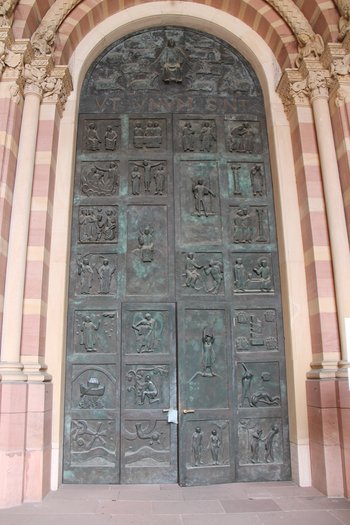 Hauptportal Hauptportal