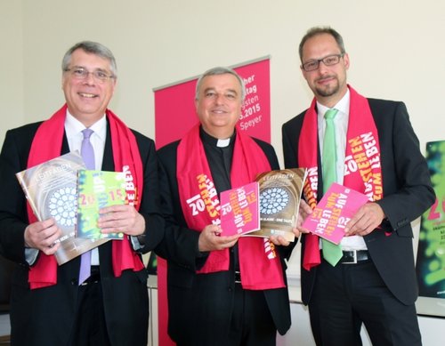 Vorfreude auf den Kirchentag (v.l.): Kirchenpräsident Christian Schad, Bischof Dr. Karl-Heinz Wiesemann und der Vorsitzende der Arbeitsgemeinschaft Christlicher Kirchen in der Region Südwest, Dr. Jochen Wagner.