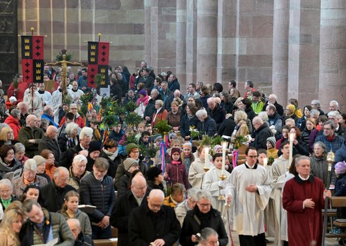 Prozession im Dom