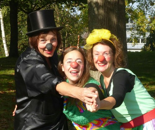 Drei weibliche Clowns