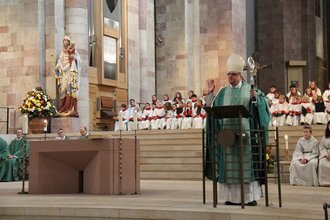 Bisch Wiesemann bei seiner Predigt zum Abschluss des Heiligen Jahres der Barmherzigkeit im Speyerer Dom mit Bischof Dr. Karl-Heinz Wiesemann